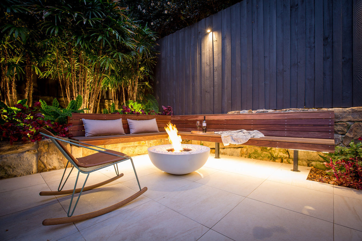 EcoSmart Mix 850 burning in an outdoor courtyard