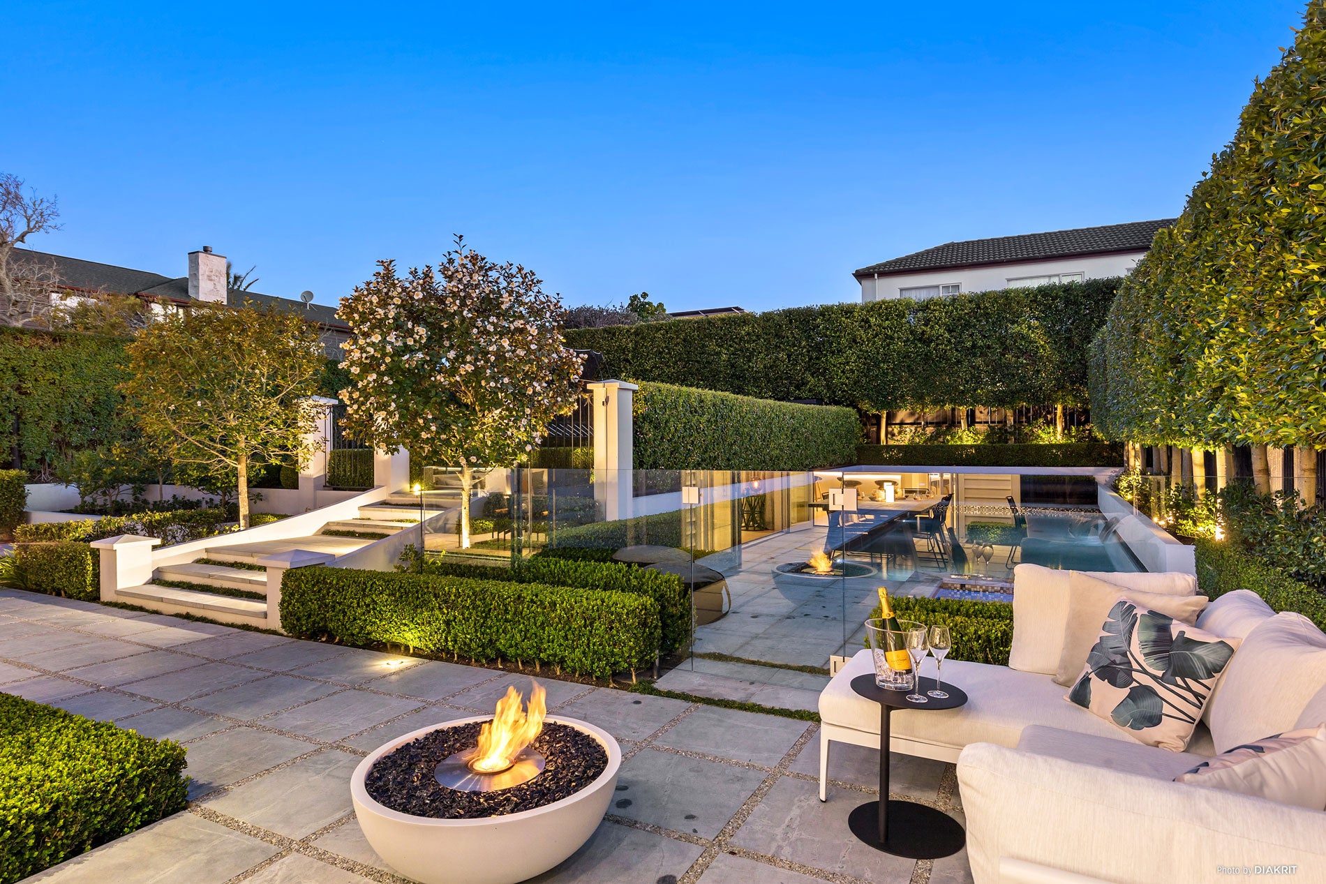 EcoSmart Mix 850 in a large outdoor entertaining area